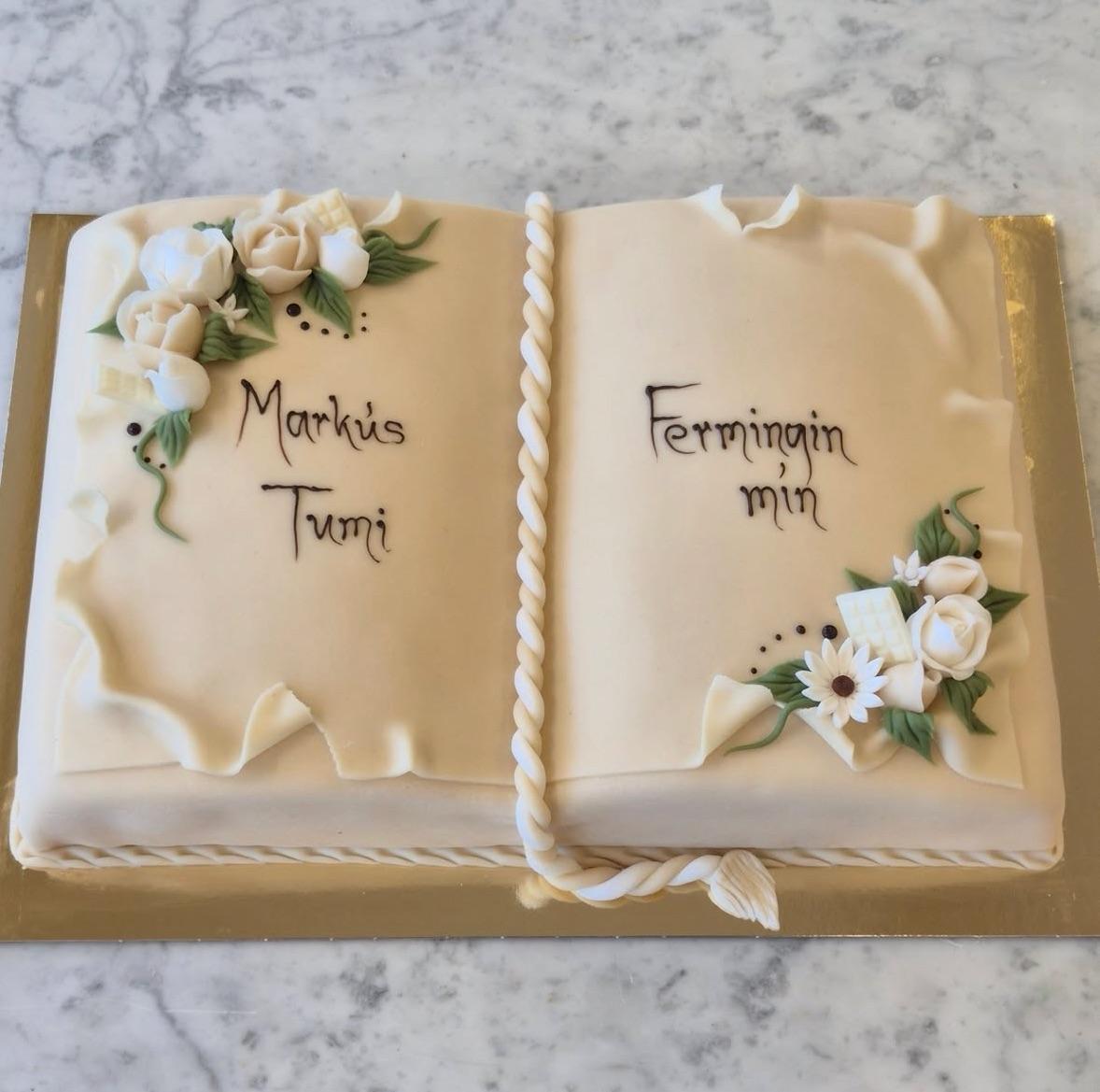 Klassísk fermingarbók með rjómafyllingu og marsipani